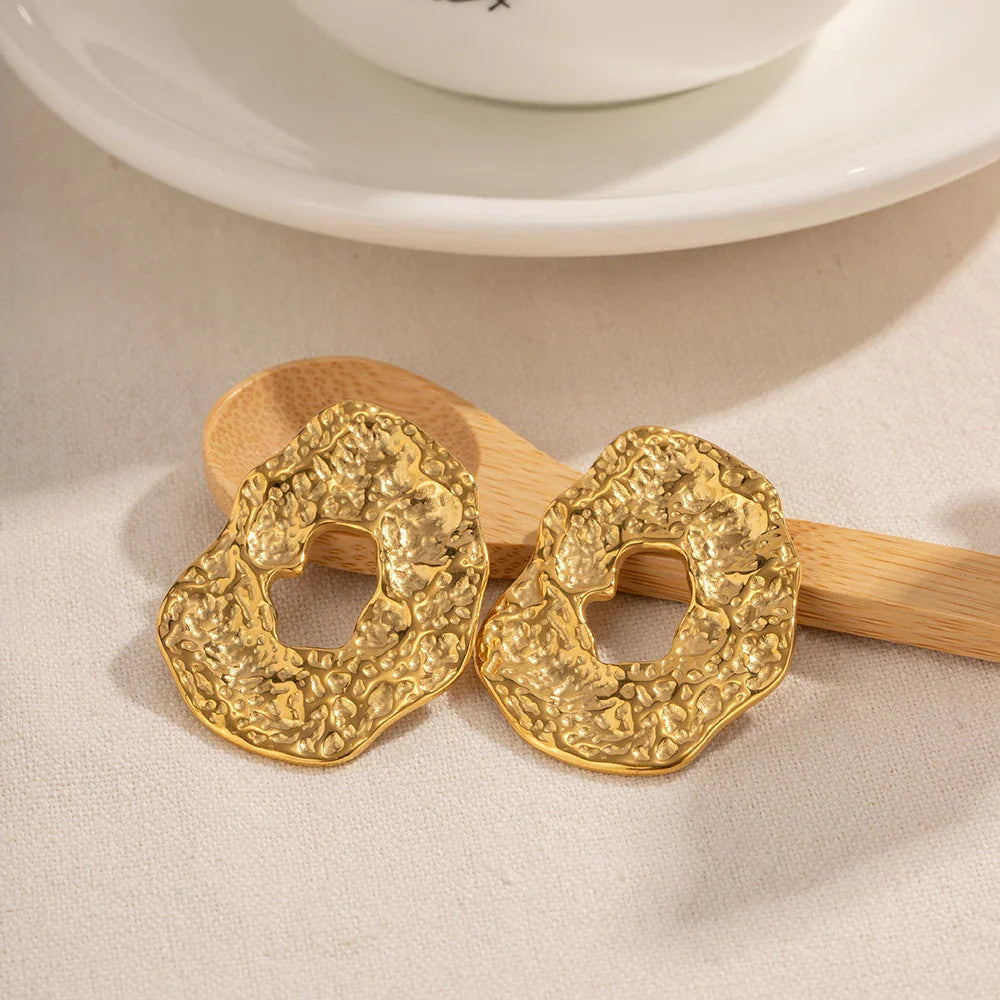 Brinco Redondo Irregular Dourado Velavue
