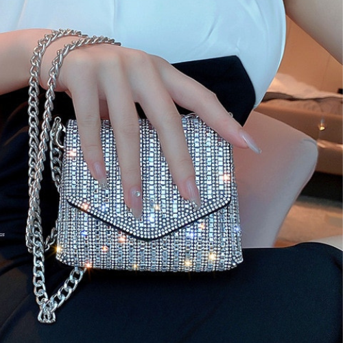 Bolsa de Mão Cravejada com Corrente Luxury Graceful Velavue
