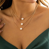 Colar Triplo Dourado com Pérolas Velavue