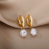Brinco Vintage Dourado com Pérola Velavue