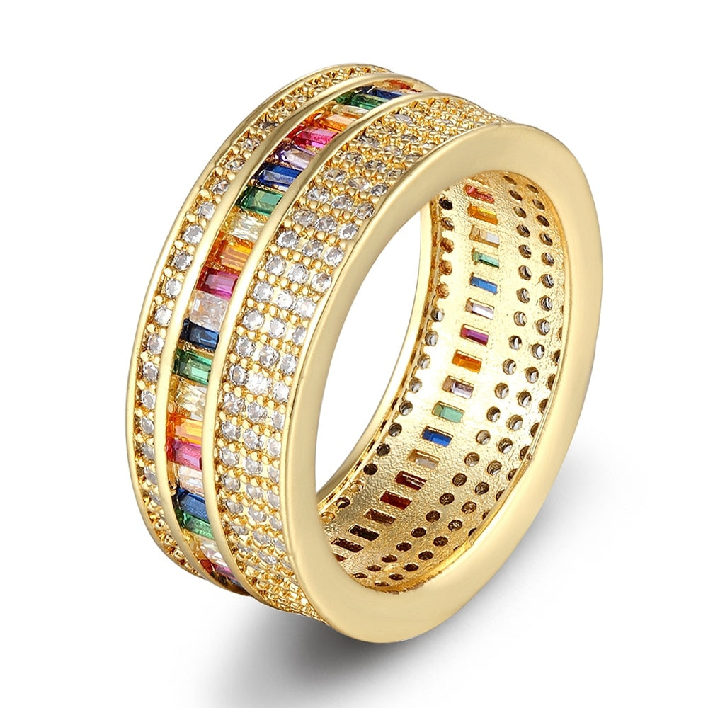 Anel Dourado Cravejado com Cristais de Zircônia Velavue