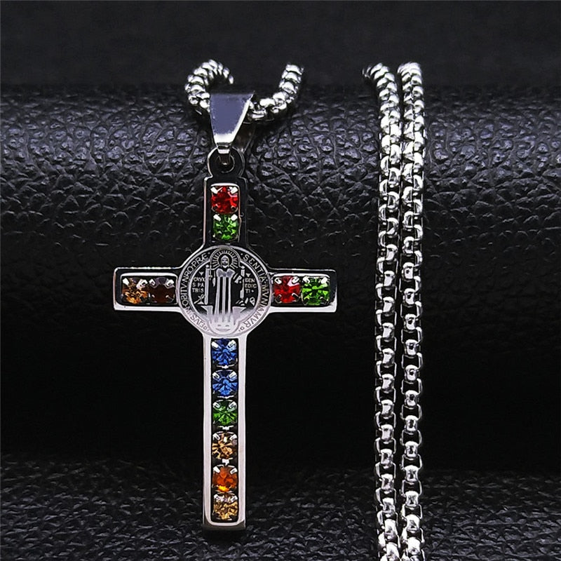 Corrente com Pingente Crucifixo com Pedras Velavue