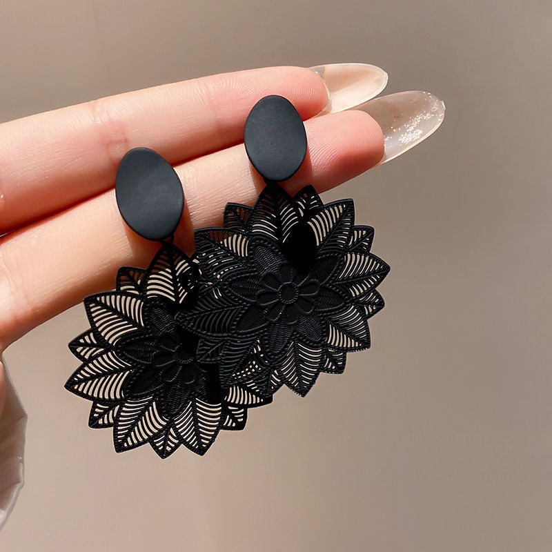 Brinco Flor Negra Geométrica Velavue