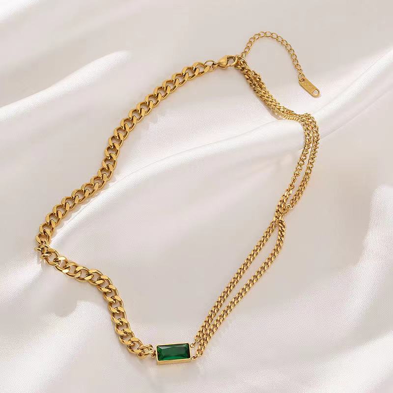 Colar Dourado com Pingente Cristal Verde Velavue