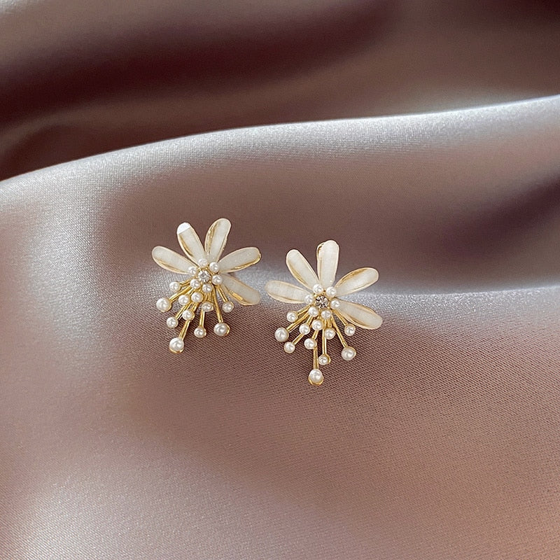 Brinco Flor com Pérolas Velavue