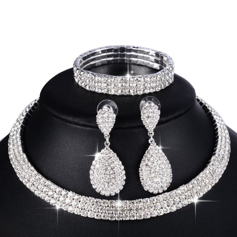 Conjunto Colar Brincos e Pulseira Luxury Velavue