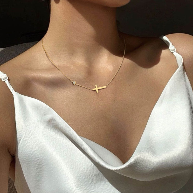 Colar com Pingente Crucifixo + Brinde Velavue