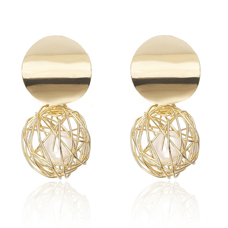 Brinco Dourado com Pérola Velavue