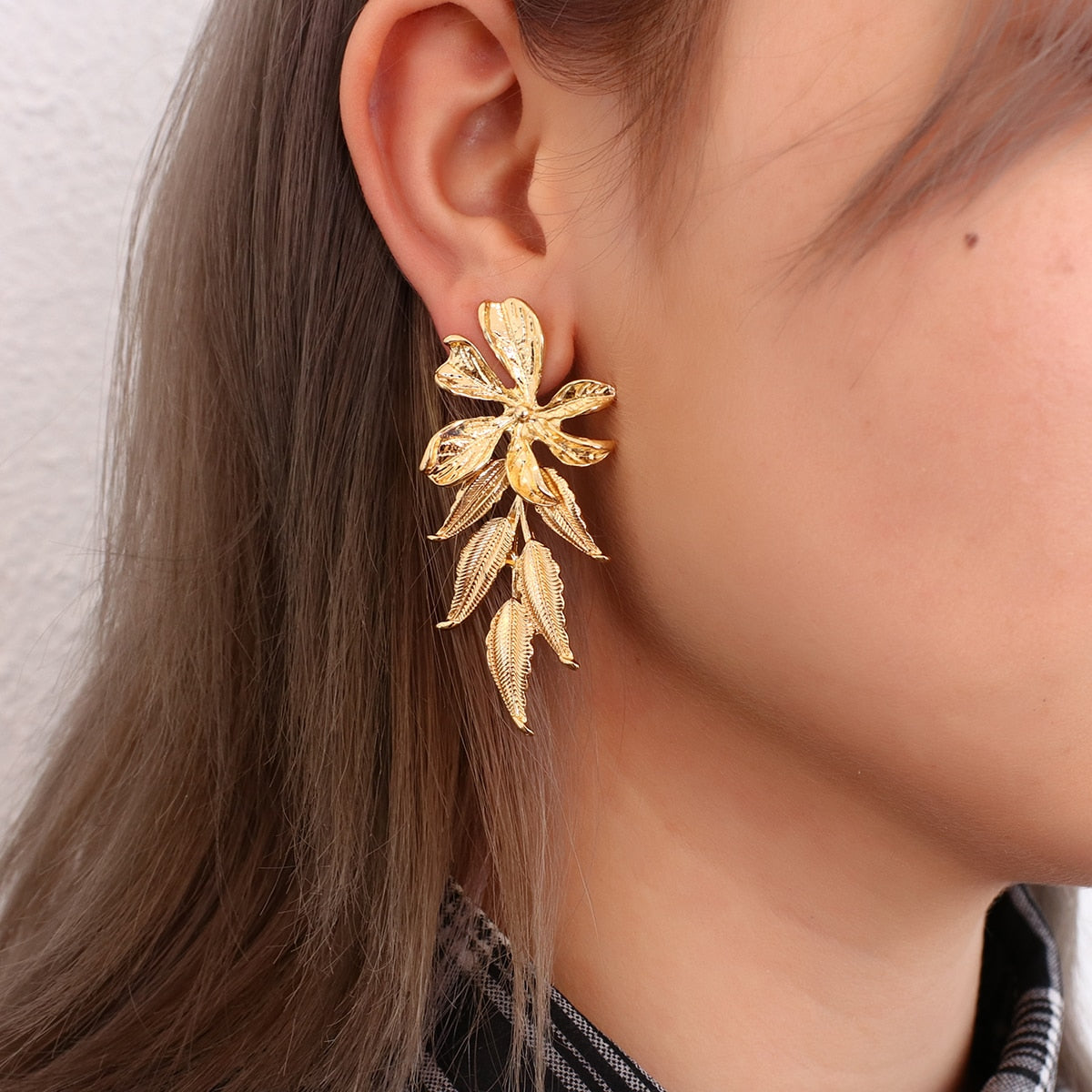 Brinco Dourado Flores Velavue