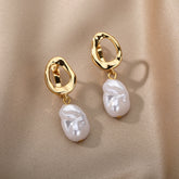Brinco Irregular Dourado com Pérola Velavue