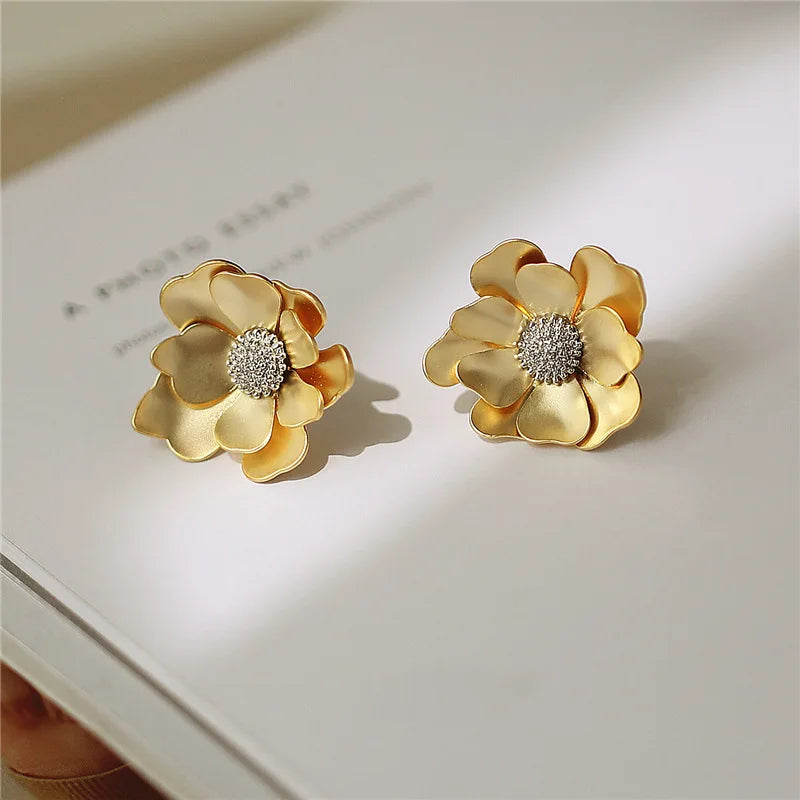 Brinco Flor Folhado a Ouro Velavue