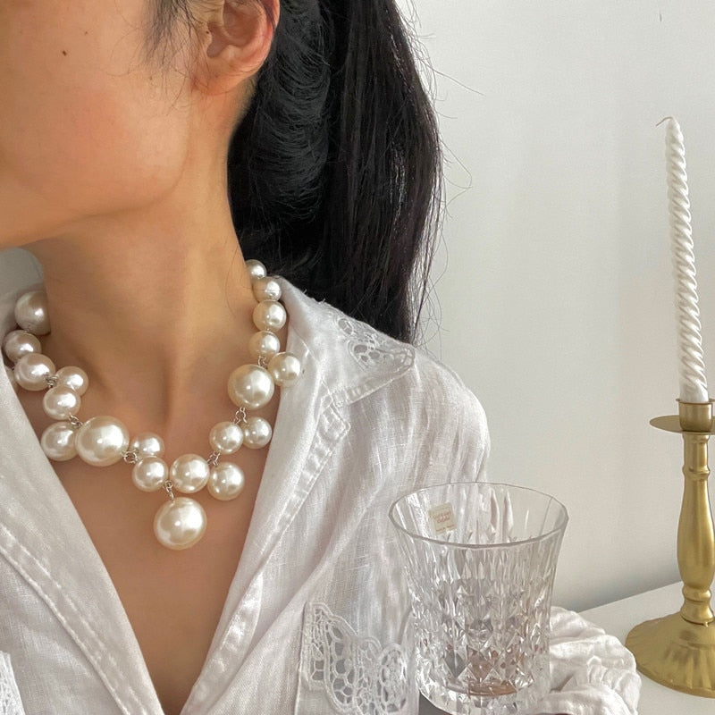 Colar Clavícula com Pérolas Velavue
