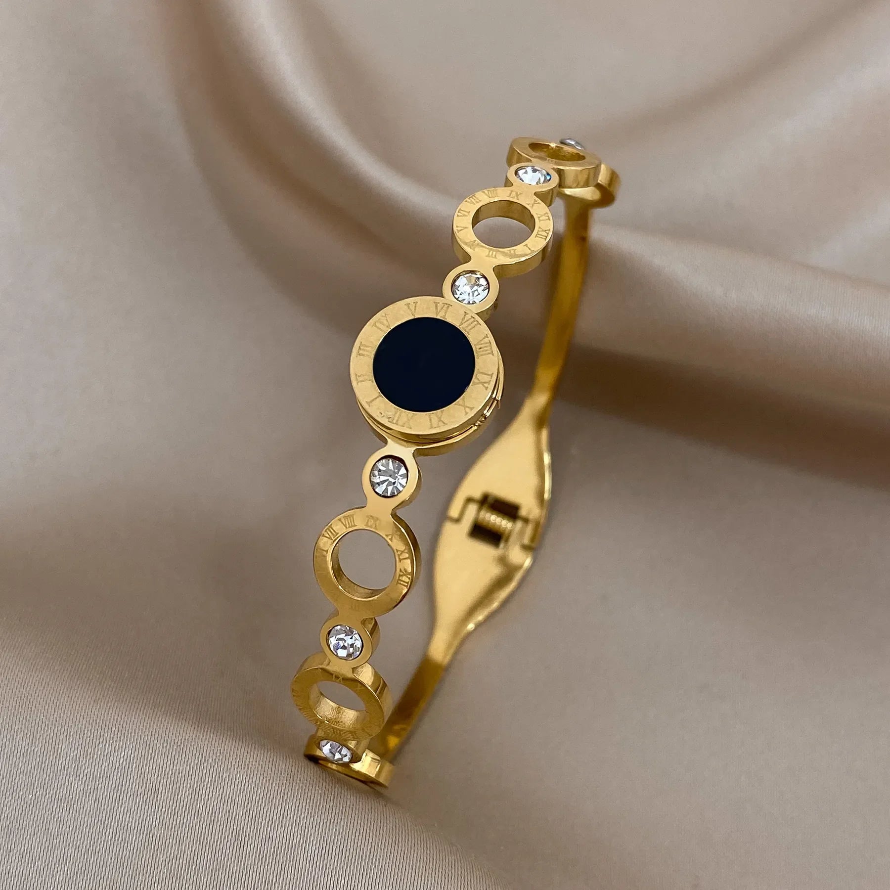 Pulseira Dourada com Numerais Romanos Velavue
