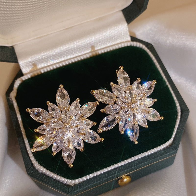 Brinco Flor de Cristais de Zircônia Velavue