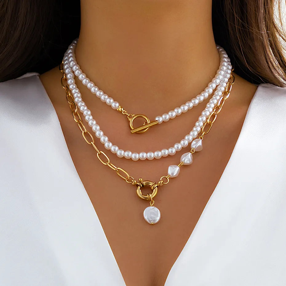 Colar Triplo Dourado com Pérolas Velavue