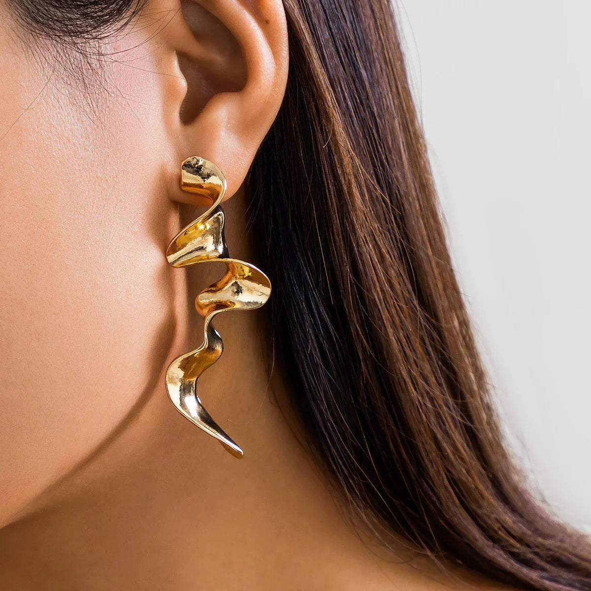 Brinco em Espiral Irregular Moderno Velavue