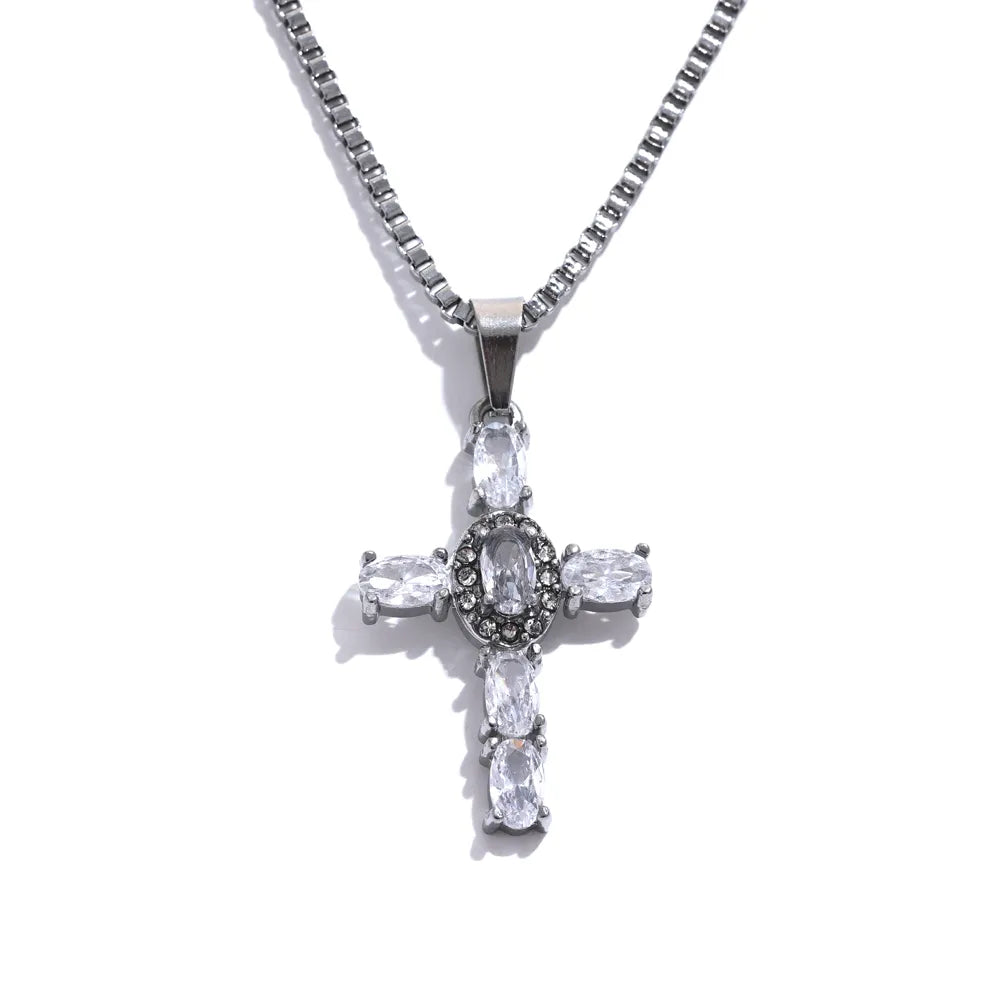 Colar com Pingente Cruz Cravejado com Cristais de Zircônia Velavue