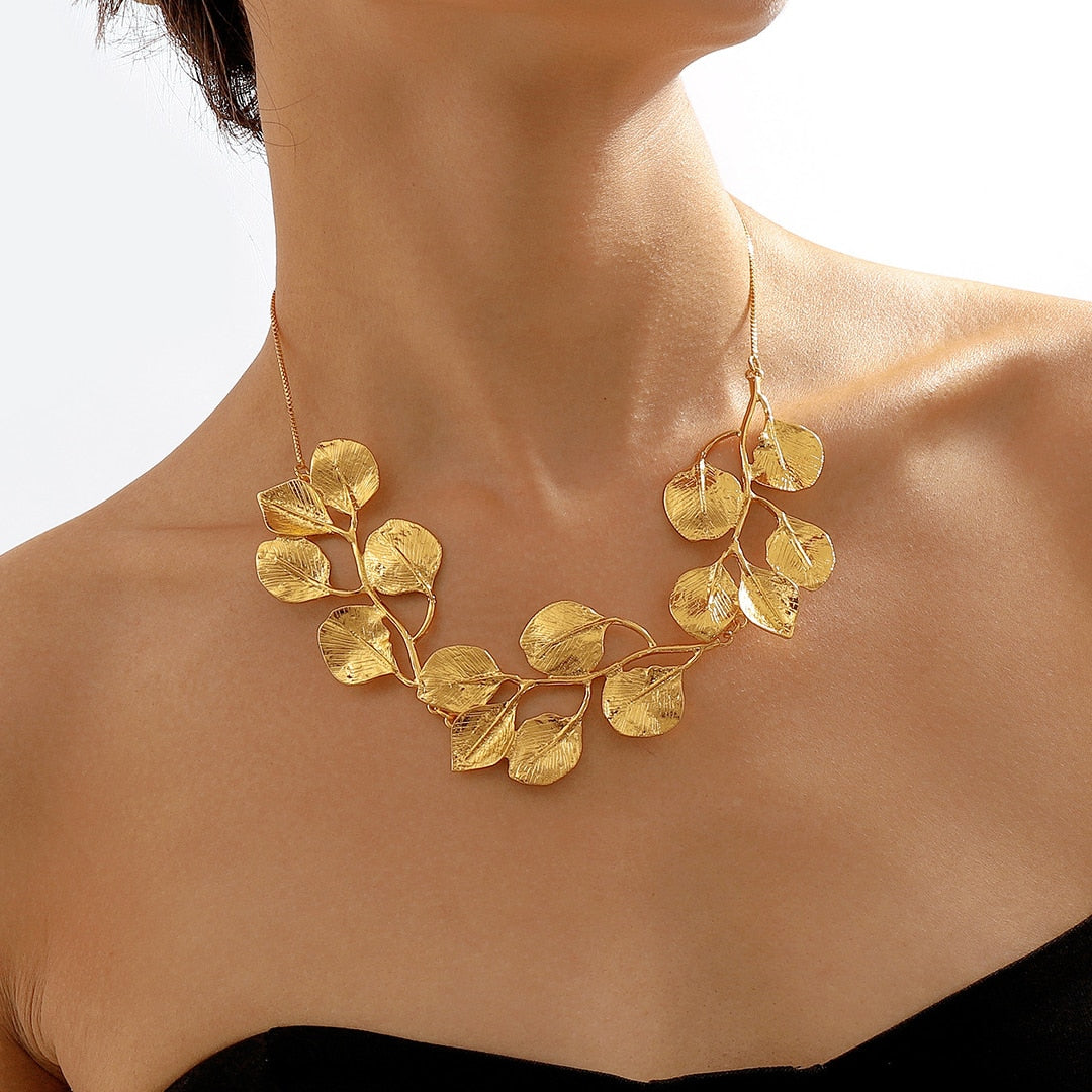 Colar Folhas Vintage Velavue