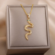 Colar com Pingente Cobra Banhado a Ouro 18k Velavue