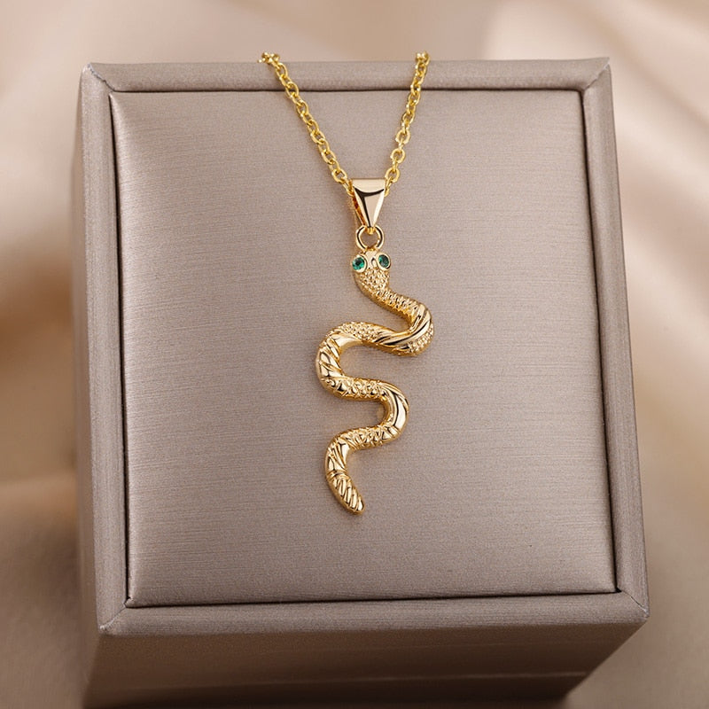 Colar com Pingente Cobra Banhado a Ouro 18k Velavue