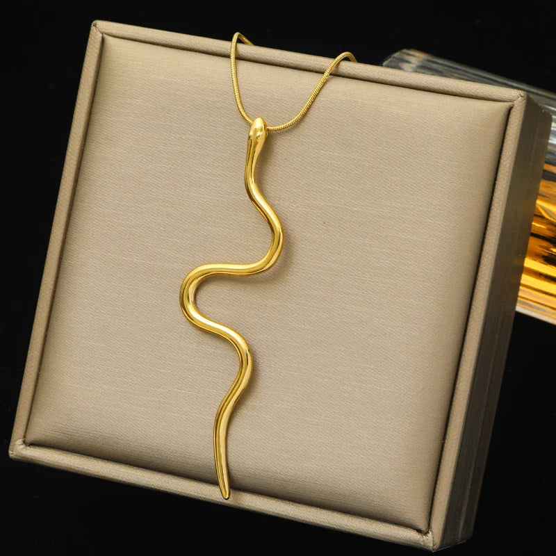 Colar Pingente Cobra Luxe Velavue