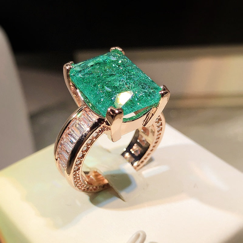 Anel Luxe com Cristais de Zircônia e Esmeralda Paraíba Prata 925 Velavue