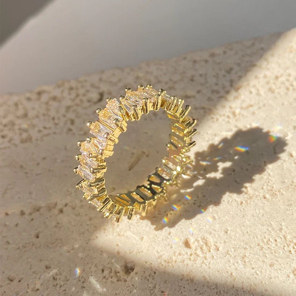 Anel Luxo Cravejado com Zircônias Velavue
