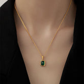 Colar com Pingente de Zircônia Verde Velavue