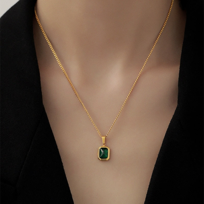 Colar com Pingente de Zircônia Verde Velavue