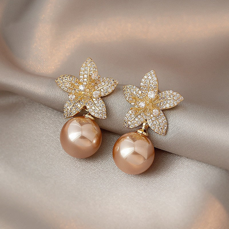 Brinco Flor Rose Gold com Pérola Velavue