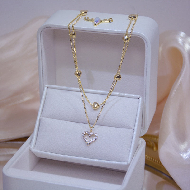 Colar Duplo Dourado com Coração Cravejado de Zircônias Velavue