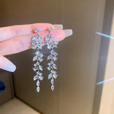 Brinco Folha Longo com Cristais de Zircônia Velavue