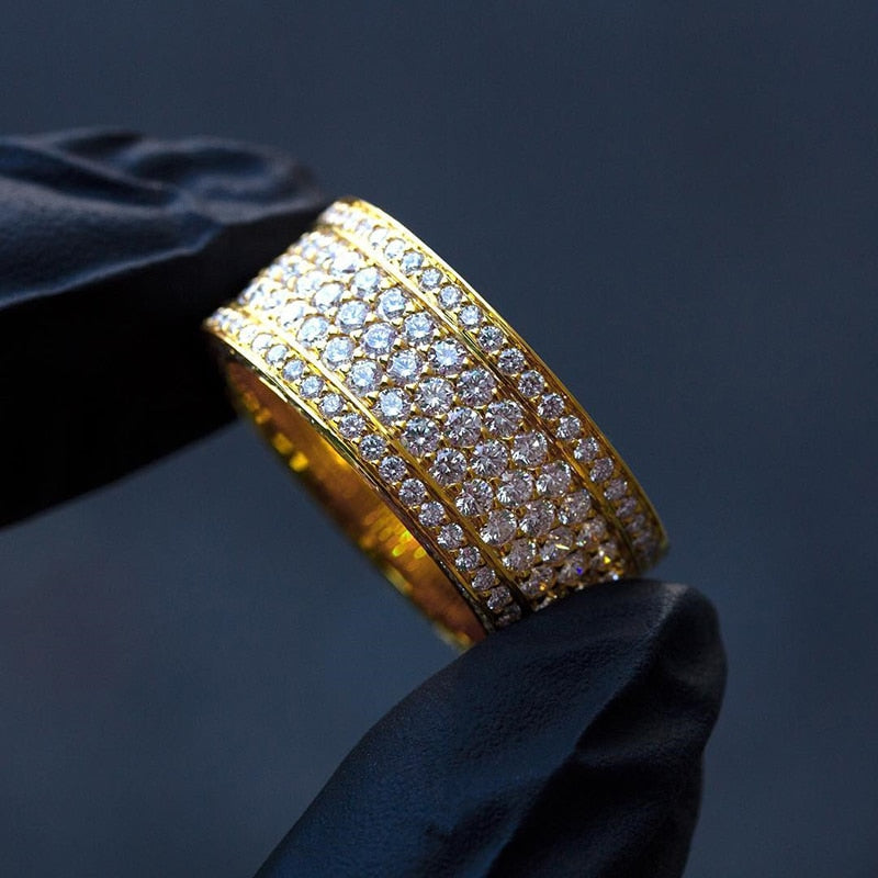 Anel Dourado Cravejado com Zircônia Velavue