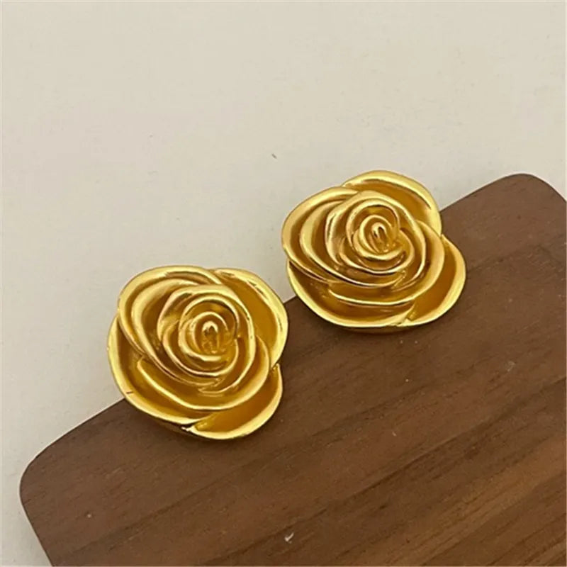 Brinco Rosa Dourada Luxe Velavue