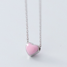 Colar com Pingente de Coração Esmaltado Velavue