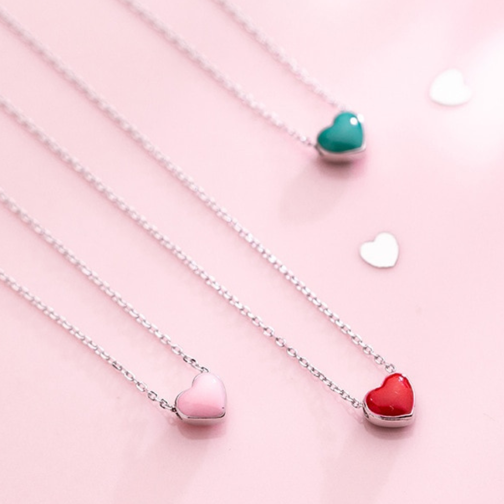 Colar com Pingente de Coração Esmaltado Velavue